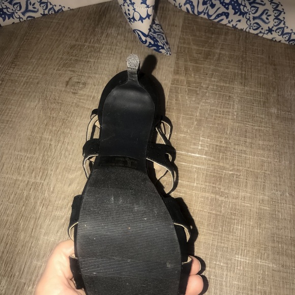 Report Triton’s Velour 4.5” heels - Picture 5 of 5